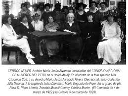 Peruvian feminist leaders sit around Carrie Chapman Catt at a conference in 1923.